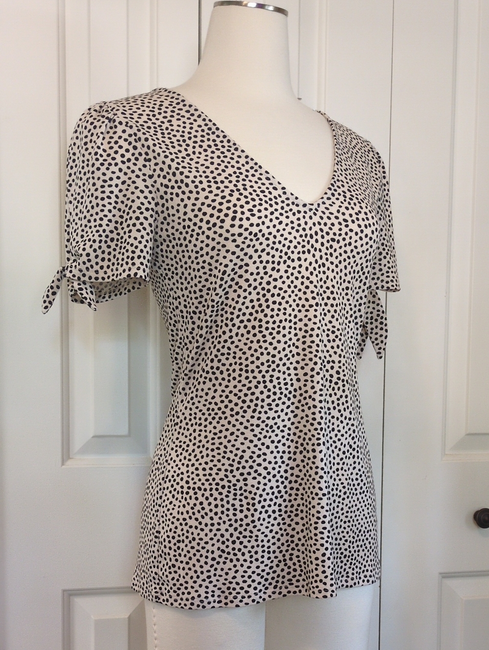 Express White and Black Polka Dot V-Neck Blouse